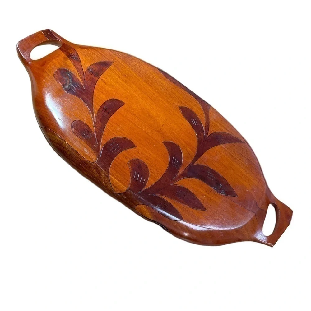 𝅺VINTAGE wooden tray, hand carved, beautiful work on front and back, oversized